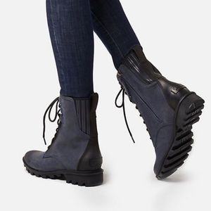 sorel women's phoenix lace up boots